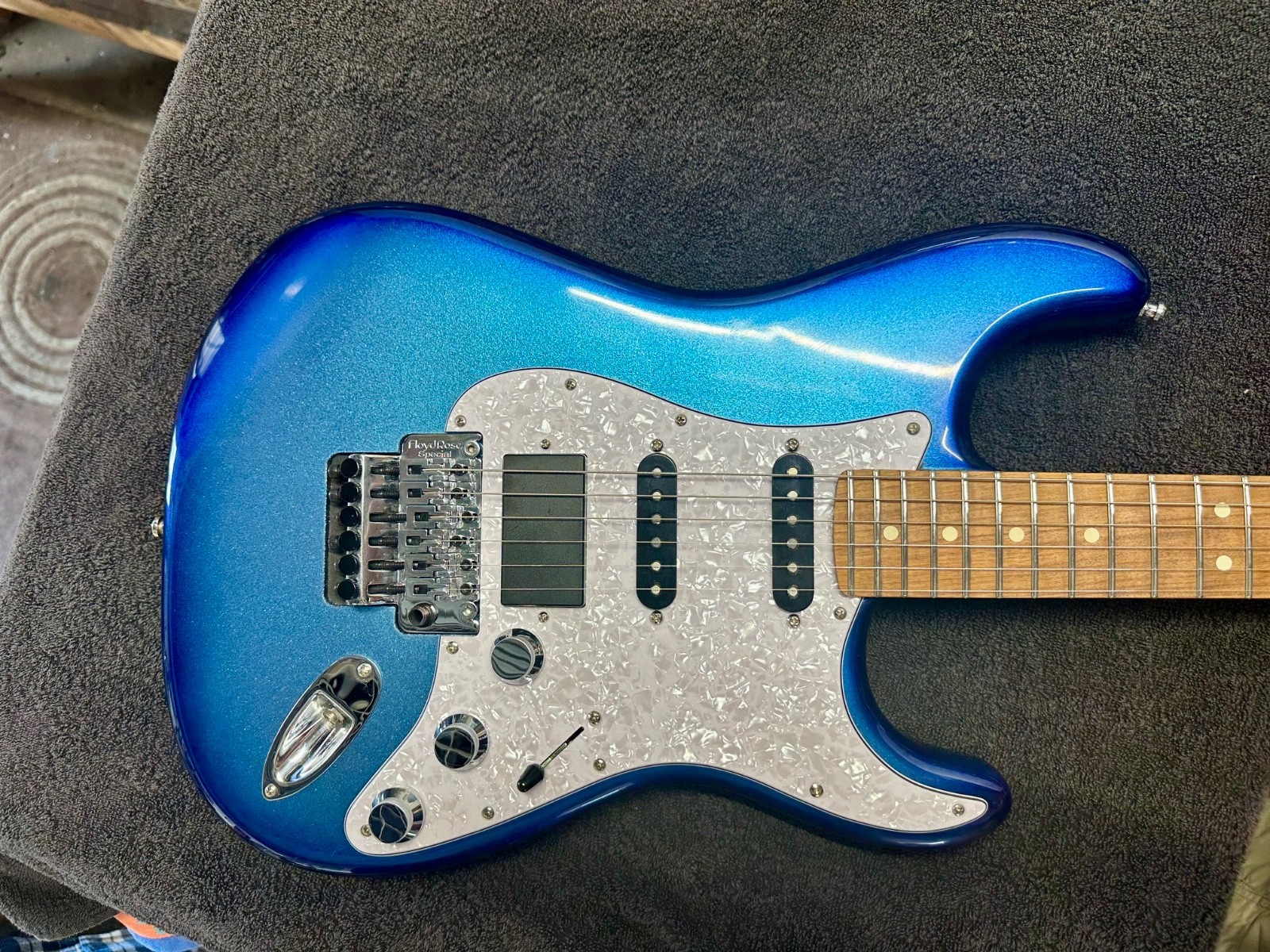 Fender Player Stratocaster Floyd Rose HSS Custom Pear Flake Super Strat finish
