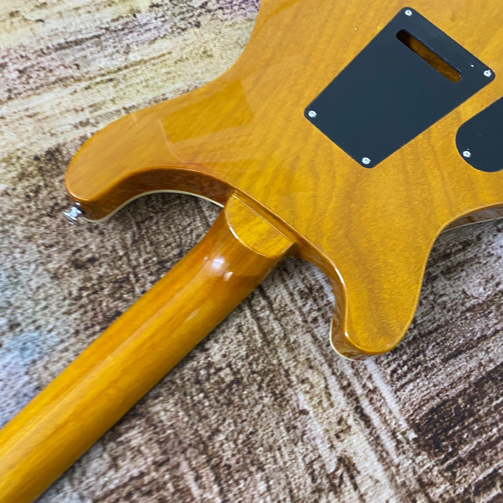 Green electric guitar – Flame maple top HH pickups rosewood fretboard US
