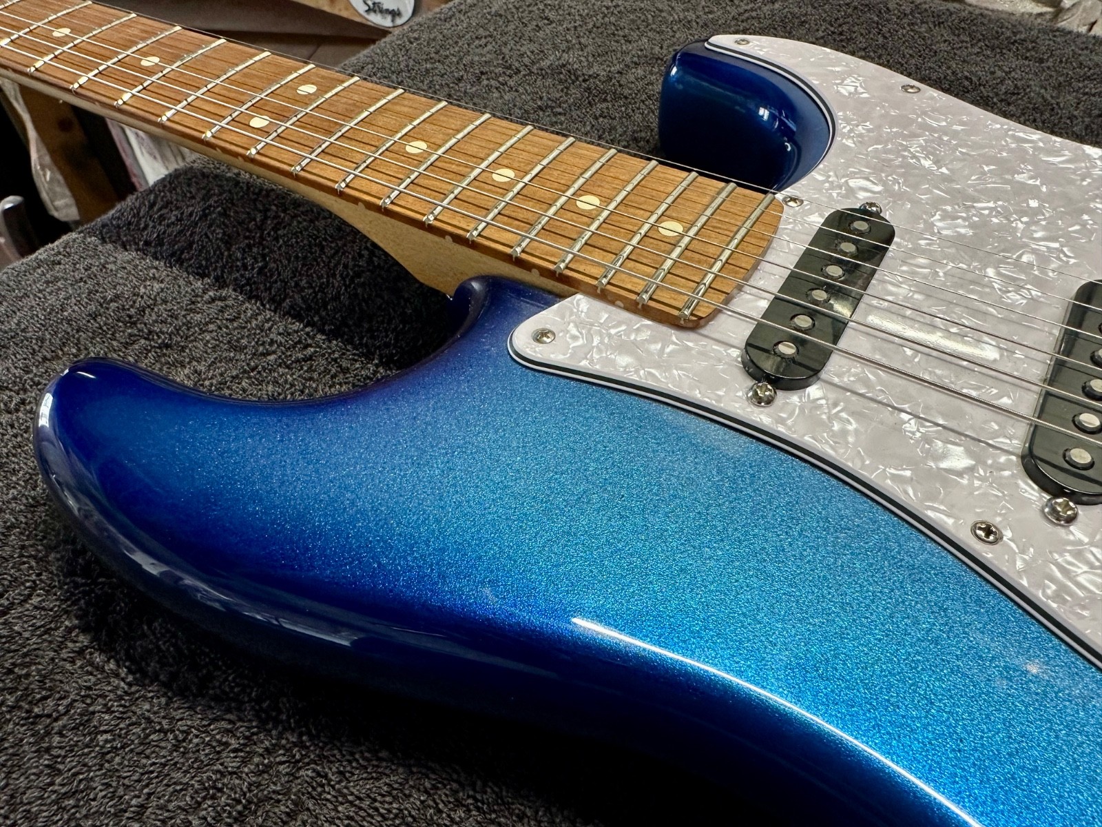 Fender Player Stratocaster Floyd Rose HSS Custom Pear Flake Super Strat finish