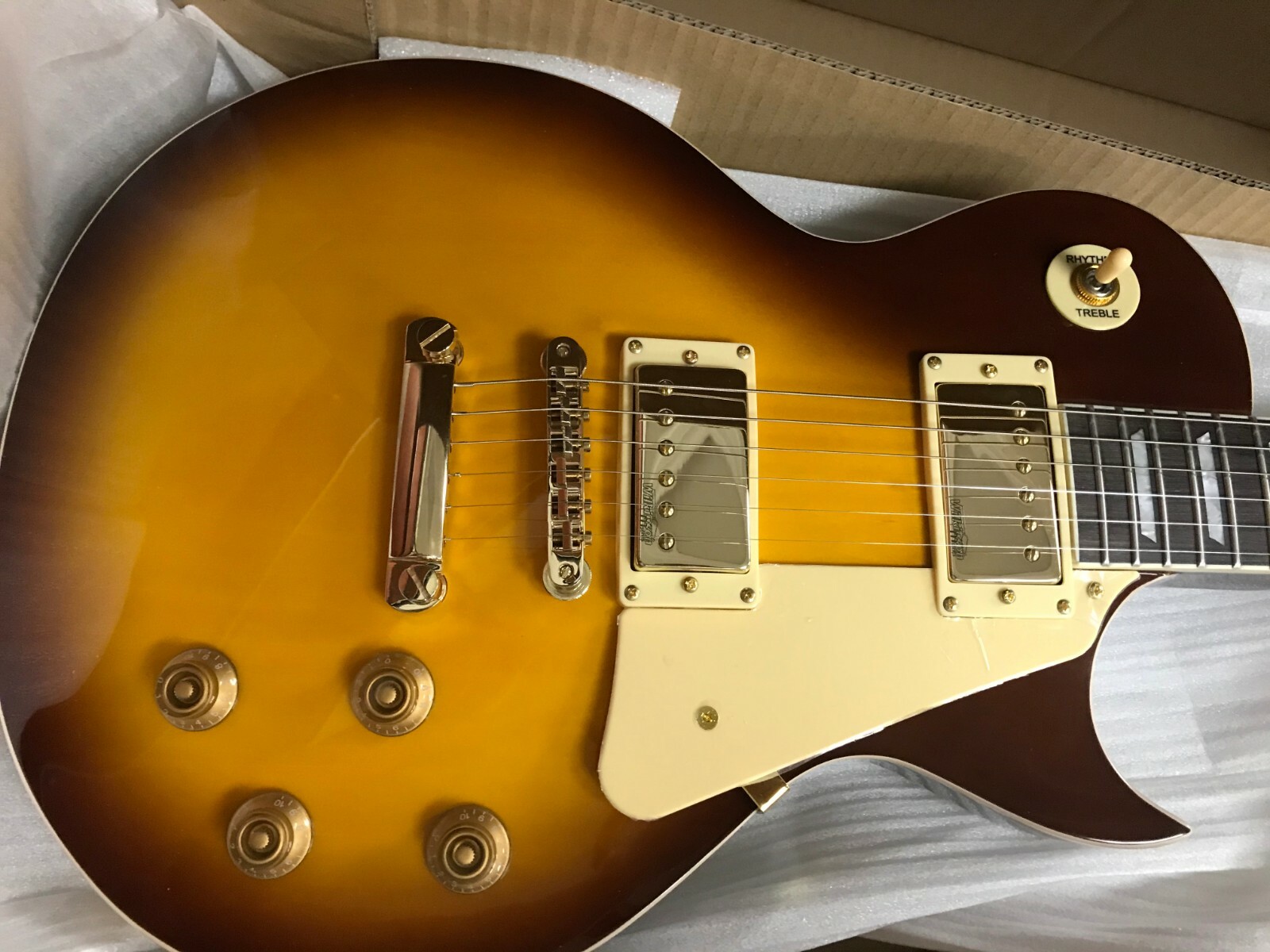 Vintage – V100-TSB – Electric Guitar Gold Hardware – Tobacco Sunburst