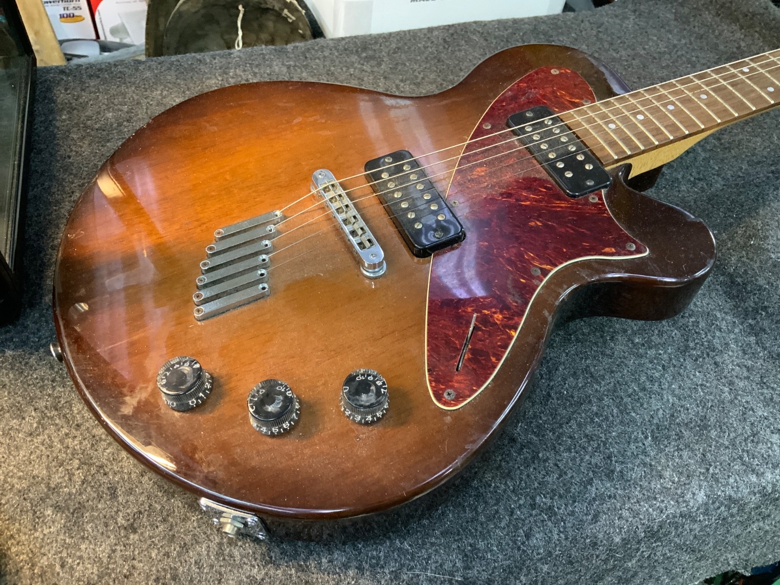 Used Yamaha AES800 Red Solid Body Electric Guitar