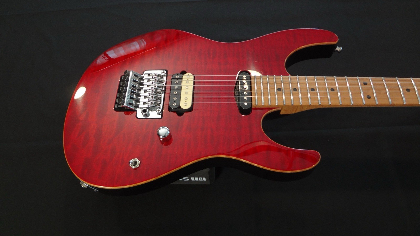 Suhr Modern Trans Red Quilt Maple Top – Roasted Birdseye Neck – Gotoh Floyd Rose