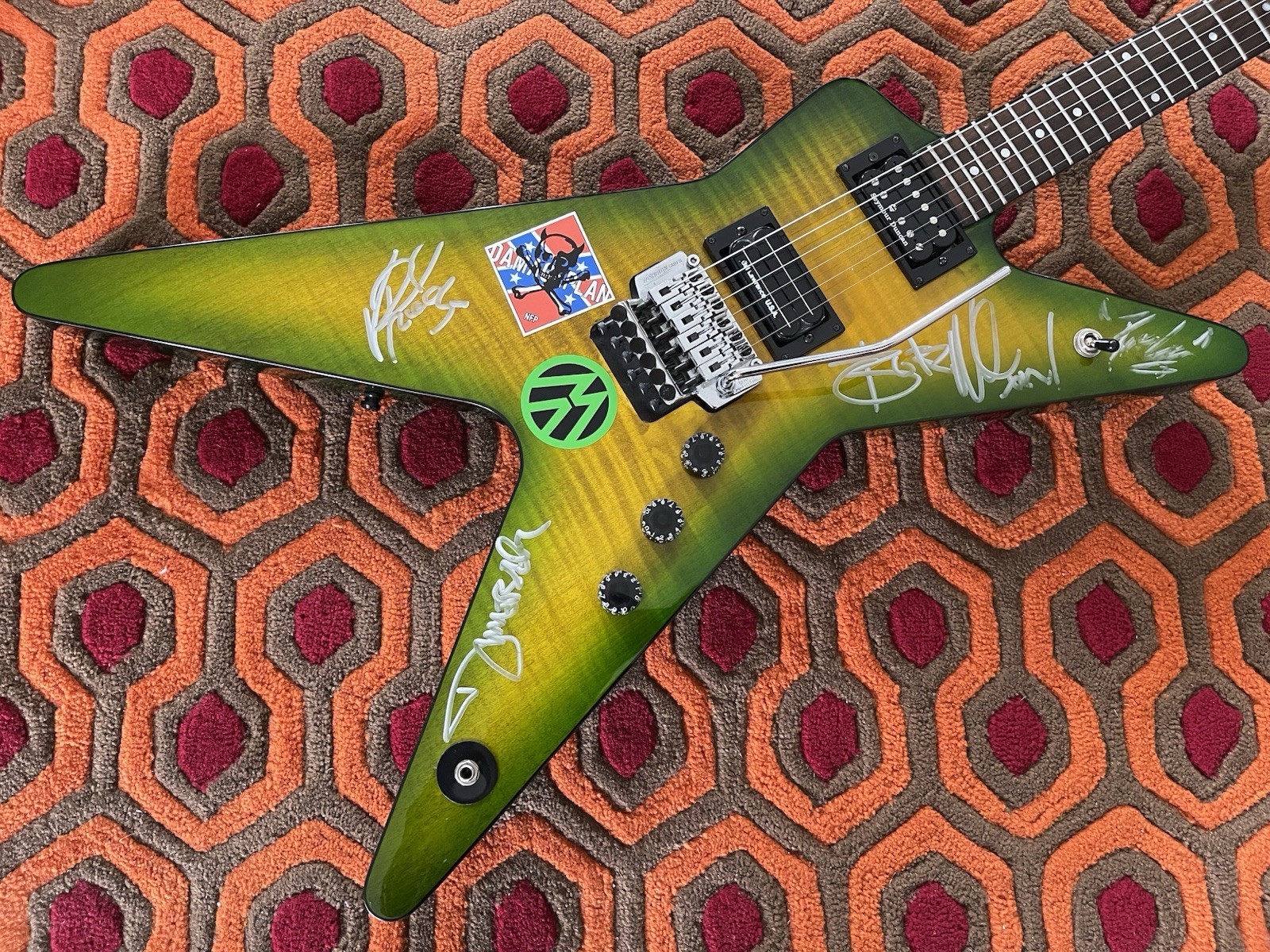 WASHBURN DIMEBAG DARRELL DIME SLIME 333 SIGNED GUITAR VINNIE PAUL DAMAGEPLAN