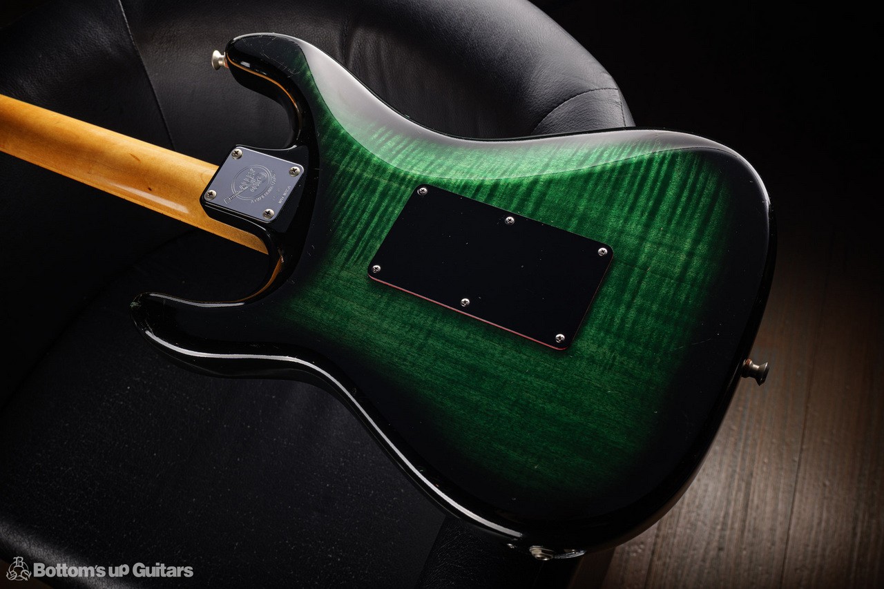 Valley Arts Custom PRO USA – Green Sunburst – “1P Flame Maple Body!!” Used Elect