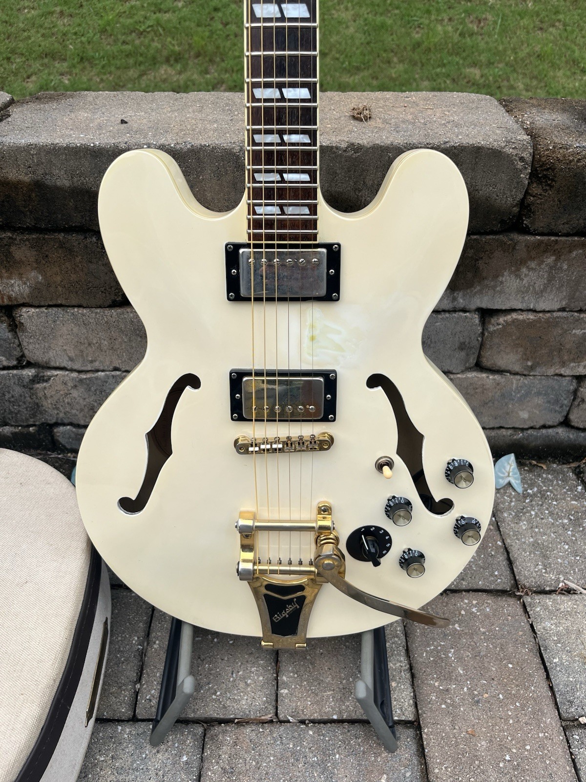 2011 Epiphone Dot ES 345 Semi Hollow Body Electric Guitar