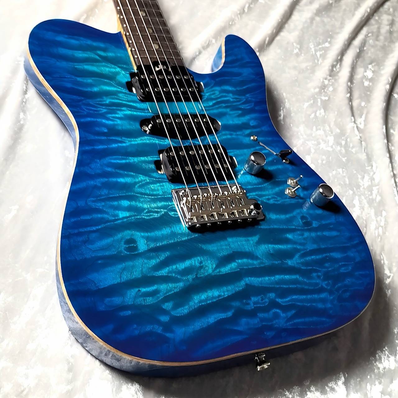 Infinite Trad T Bora Bora Blue Burst 5A Quilt Maple Roasted Flame Maple Master B