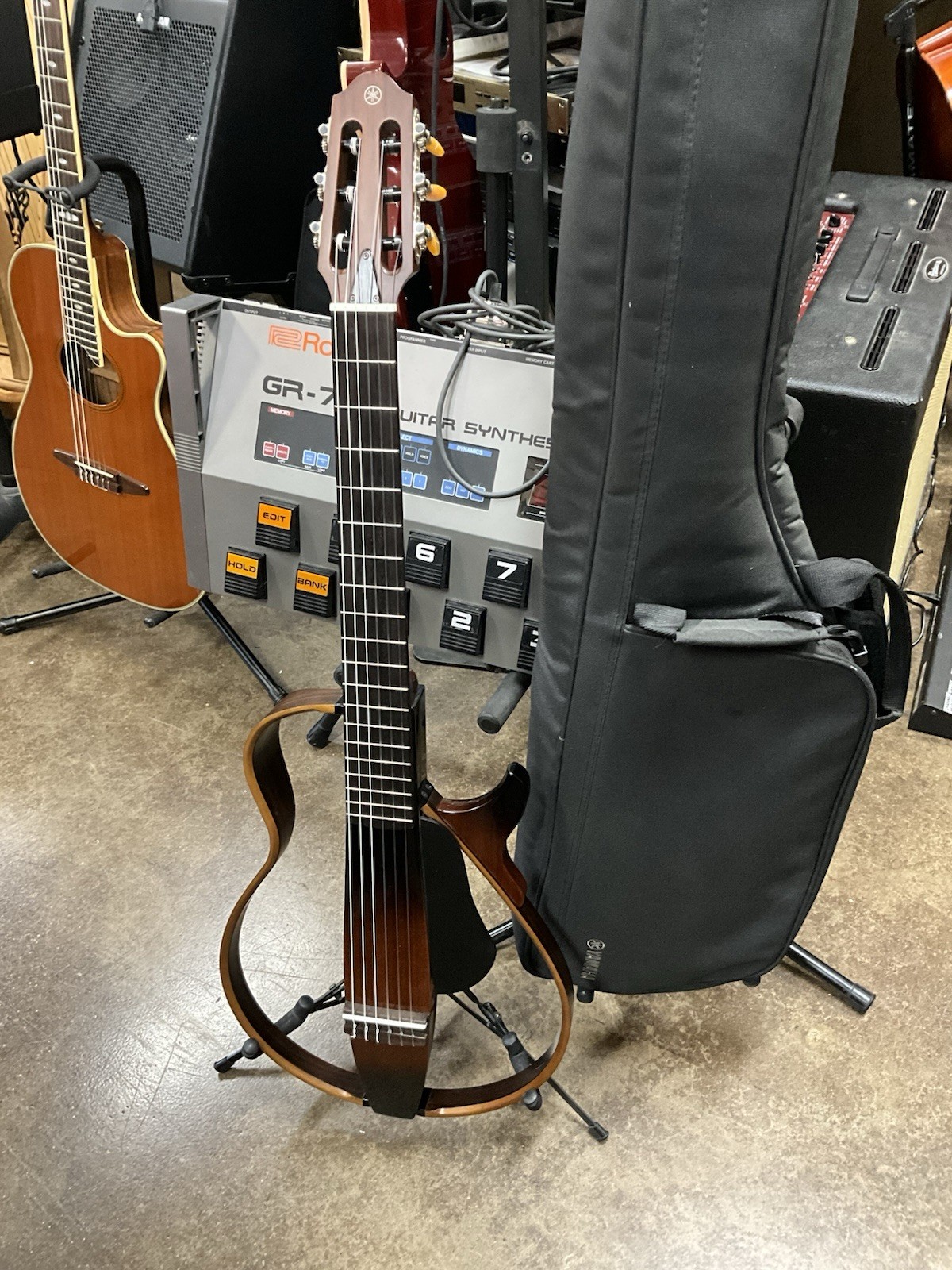Yamaha SLG200N TBS classical silent guitar excellent condition /gig bag/phones