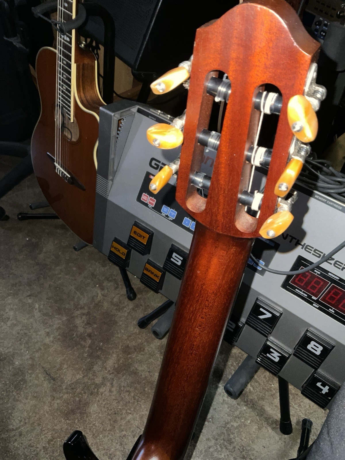 Yamaha SLG200N TBS classical silent guitar excellent condition /gig bag/phones