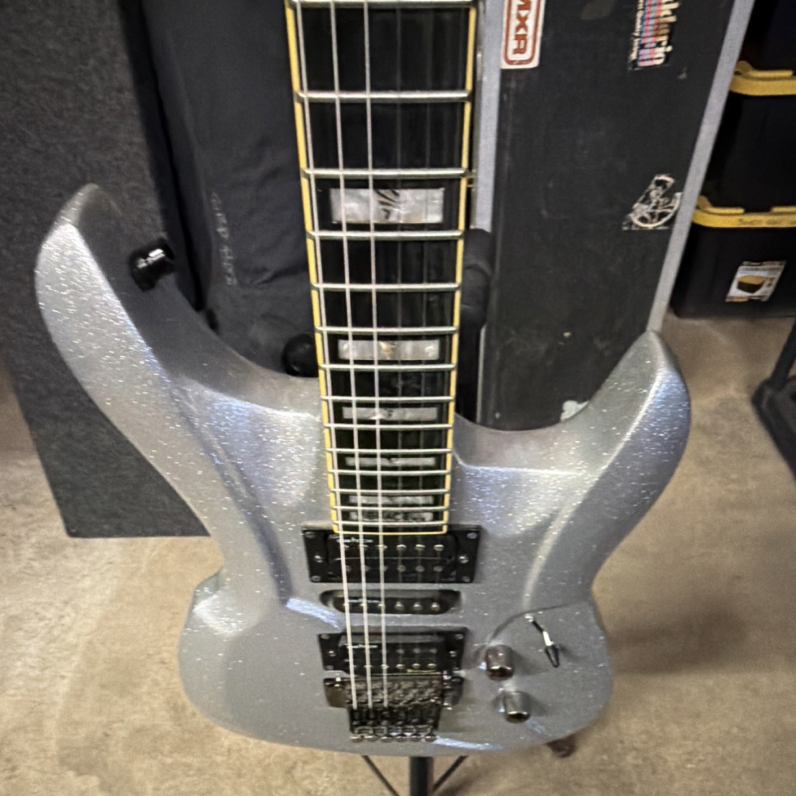 Switch Vibracell Electric Guitar Silver Solid 6 String Right-Handed w/ Case