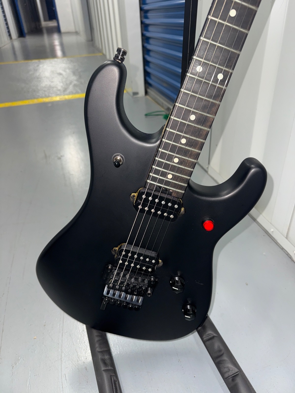 EVH 5150 Series Standard Electric Guitar – Stealth Black with Ebony Fingerboard