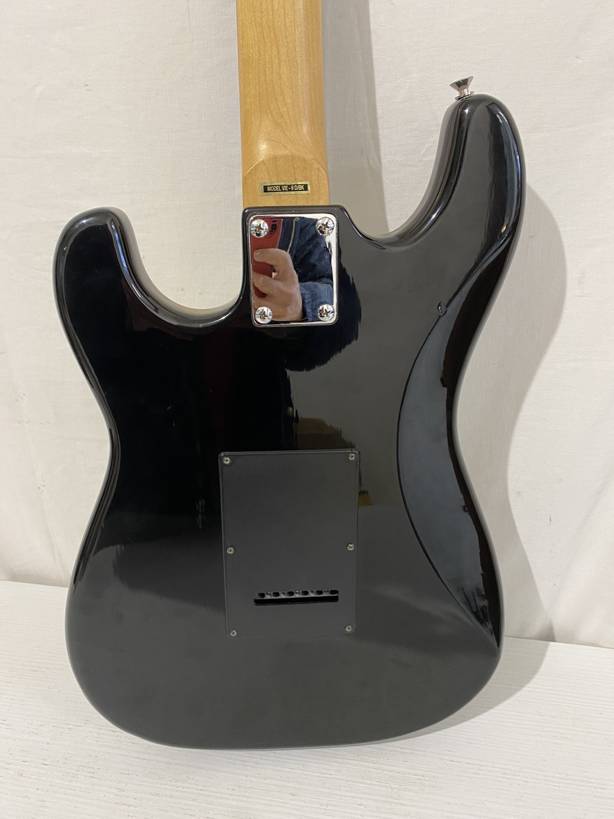 Vantage Electric Guitar Black And White With Case Model VIE – II D/BK