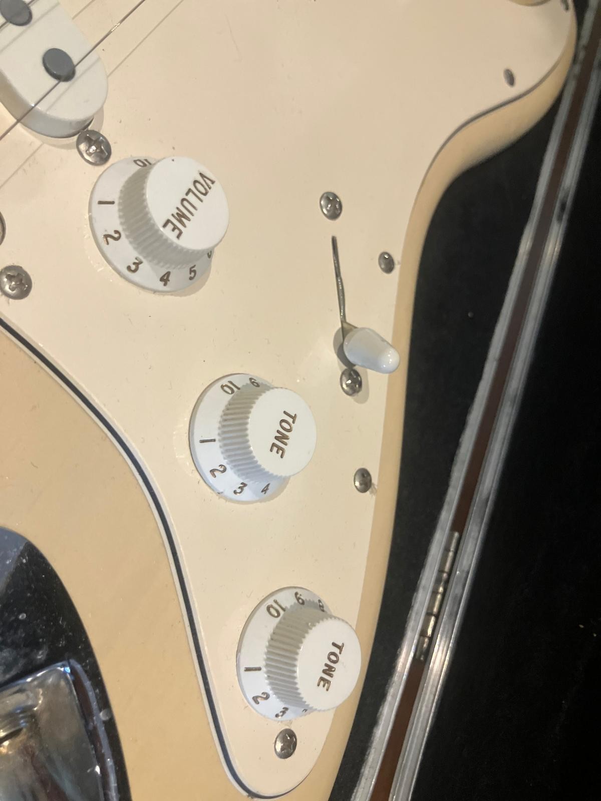 Fender Hwy 1 Stratocaster Honey Blonde Guitar +Deluxe Fender Case Original Owner