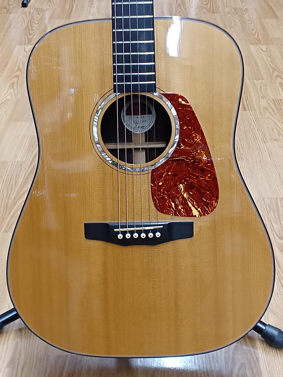 Morris M-81 Acoustic Electric Guitar B-BAND A2 Pickup Natural w/ Gig Bag