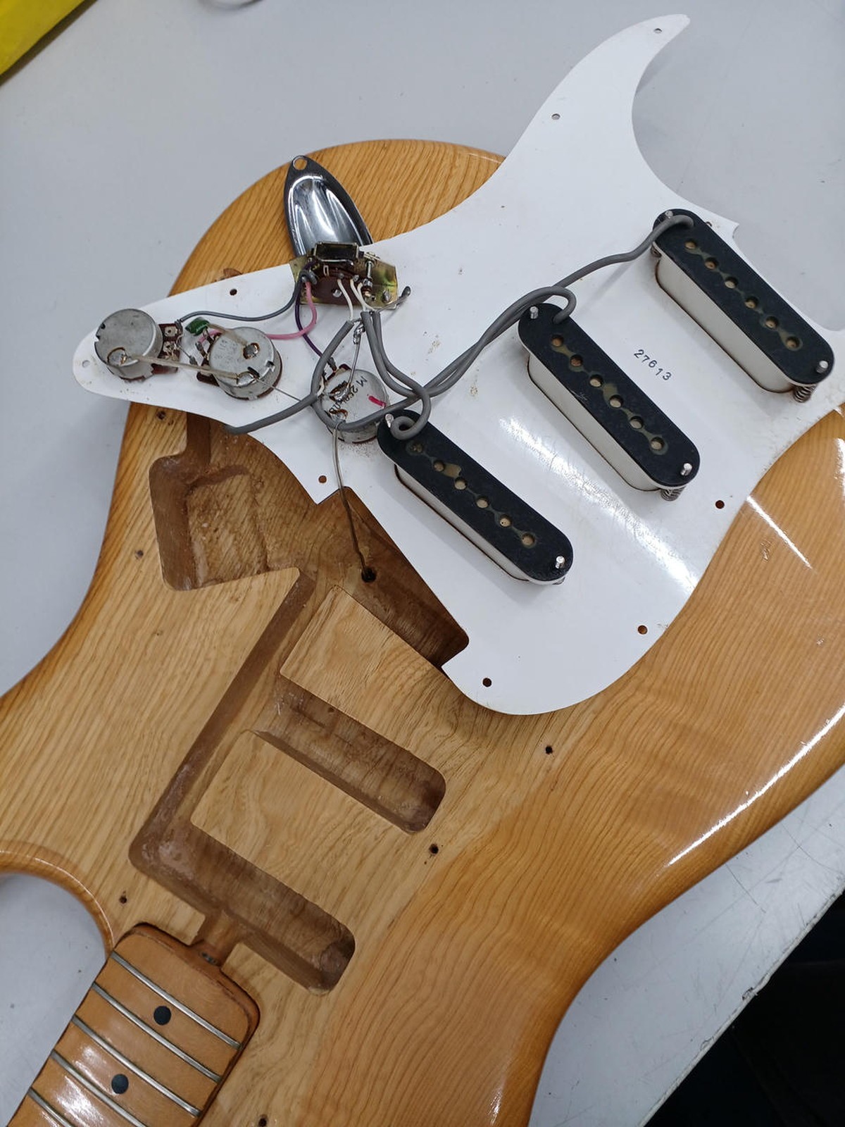 GRECO SE500N Used 1977 Sen body Maple neck Maple fingerboard Natural w/Hard case