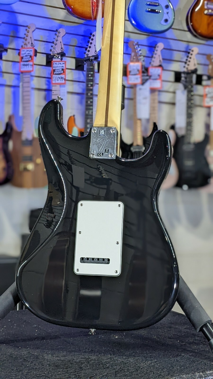 Fender Player Stratocaster Left-handed – Black with Pau Ferro Fingerboard! 432