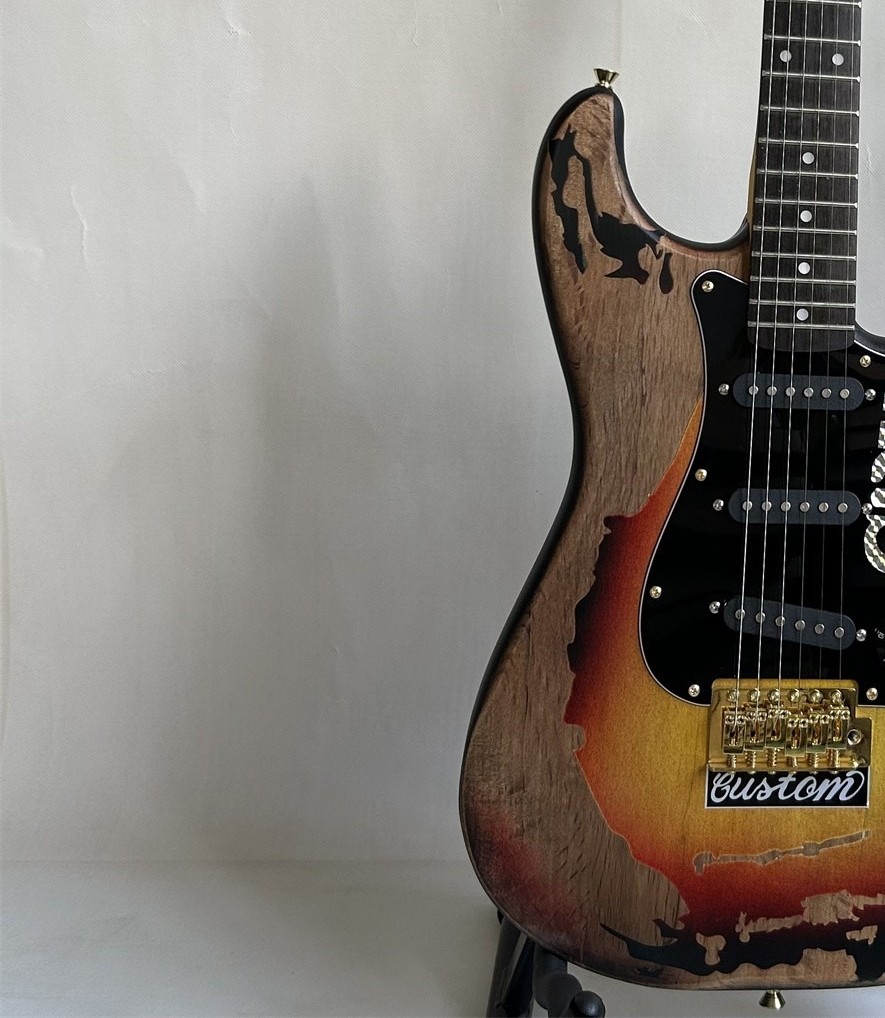 Custom Custom Shop Vintage ST SRV Strat: Alder, SSS, Tremolo, Gold Hardware
