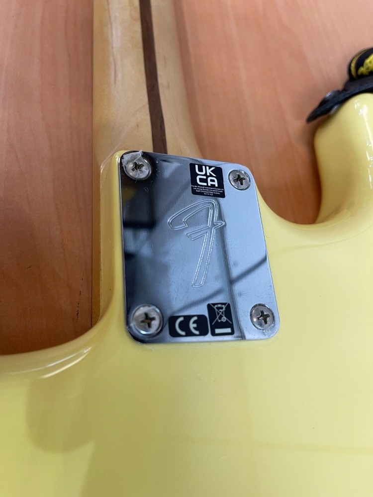 Fender Player Series Stratocaster HSH Electric Guitar Hialeah Yellow