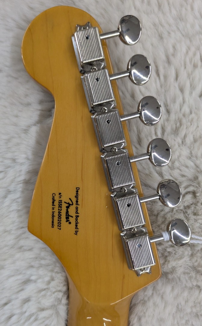 Squier by Fender Classic Vibe 60s Stratocaster, Laurel Board, Lake Placid Blue