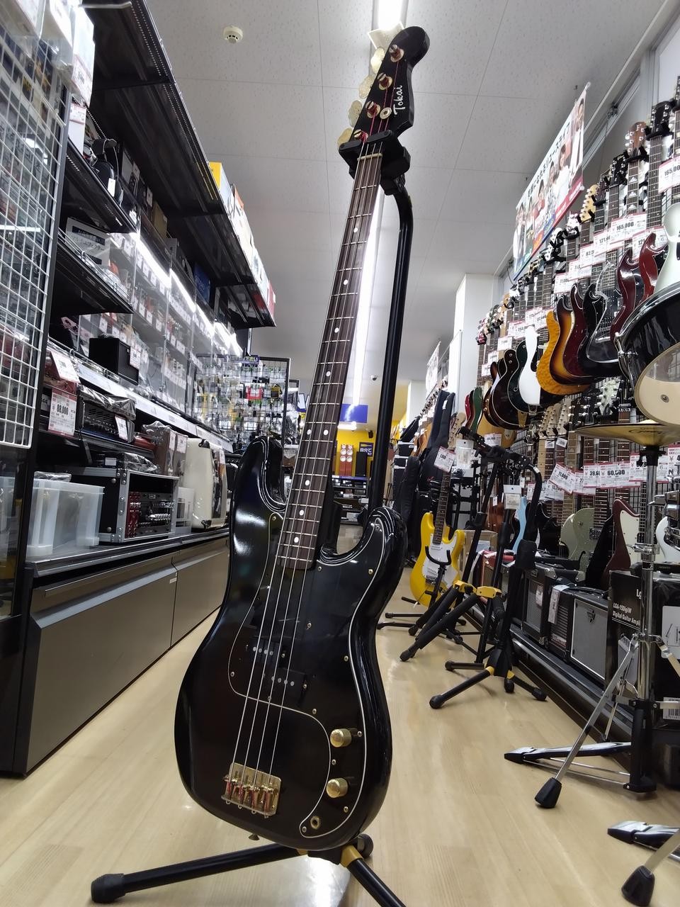 TOKAI HARD PUNCHER Precision Bass Type Electric Bass Guitar-02
