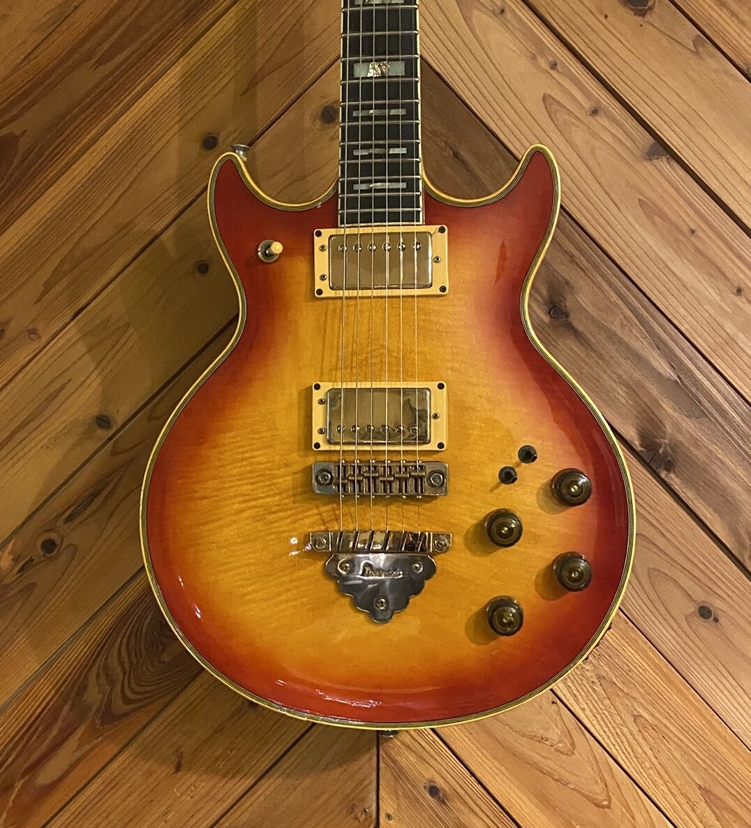 Ibanez AR-300 Artist 1981 Cherry Sunburst Flame Top Mahogany Body 3P Maple Neck