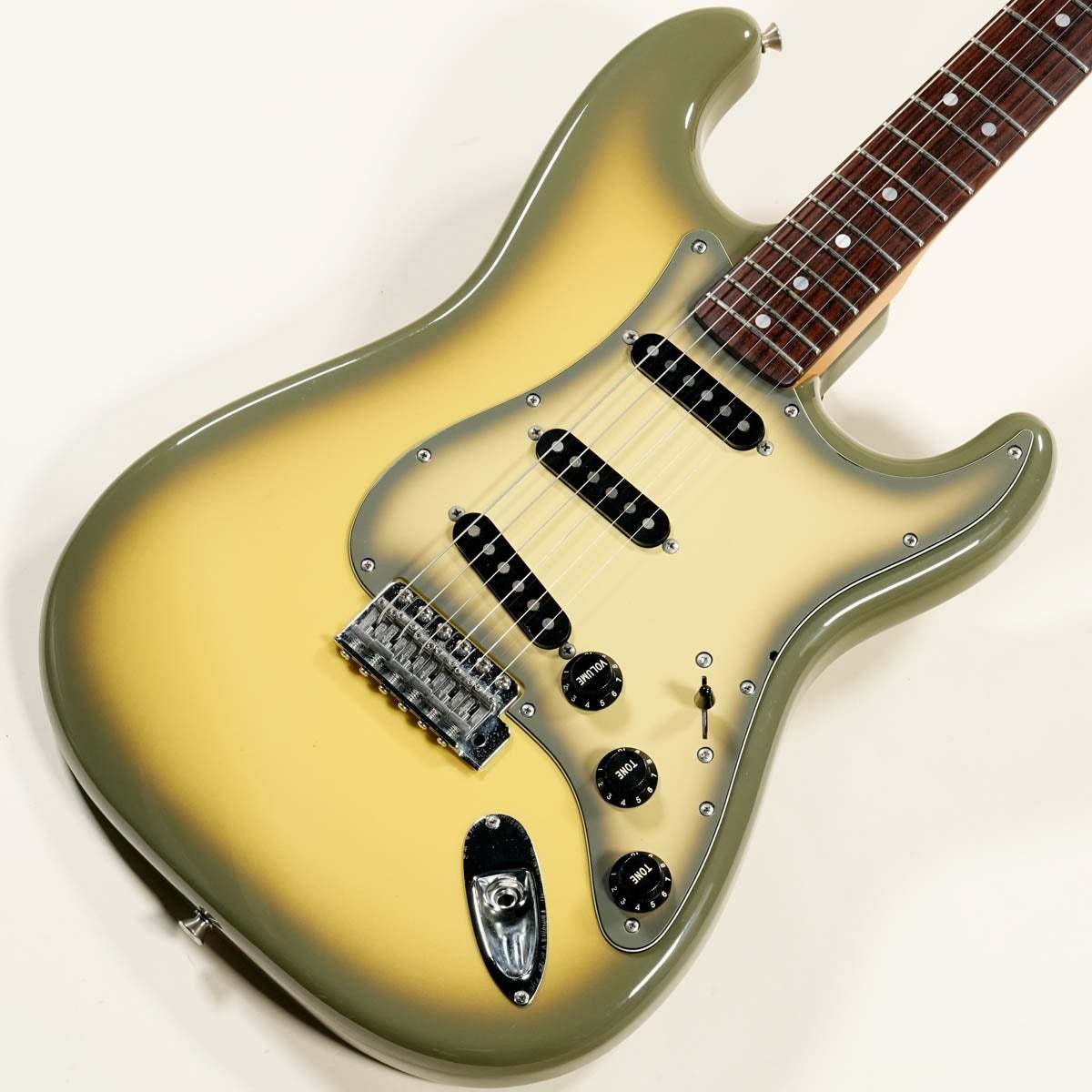 Fender Japan Antigua Stratocaster 2002-2004 Antigua Used Electric Guitar 2000