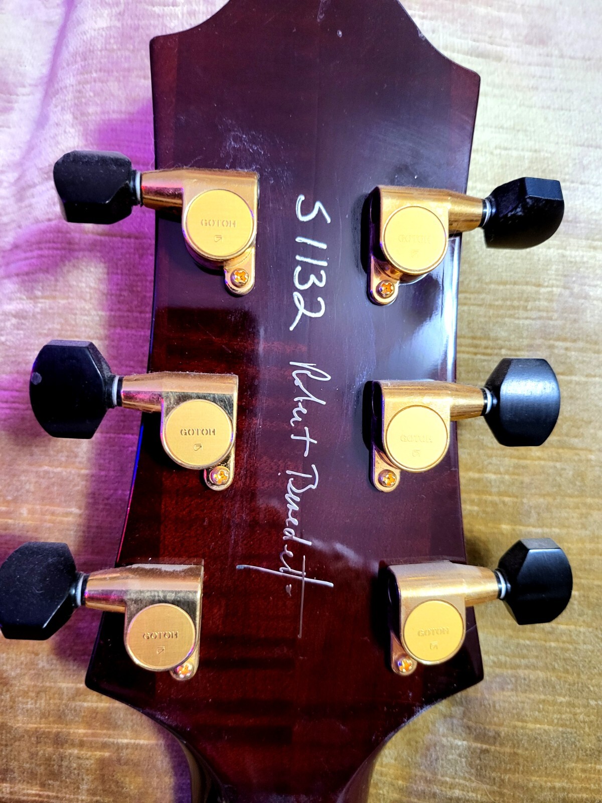 Benedetto Bambino Archtop Guitar signed