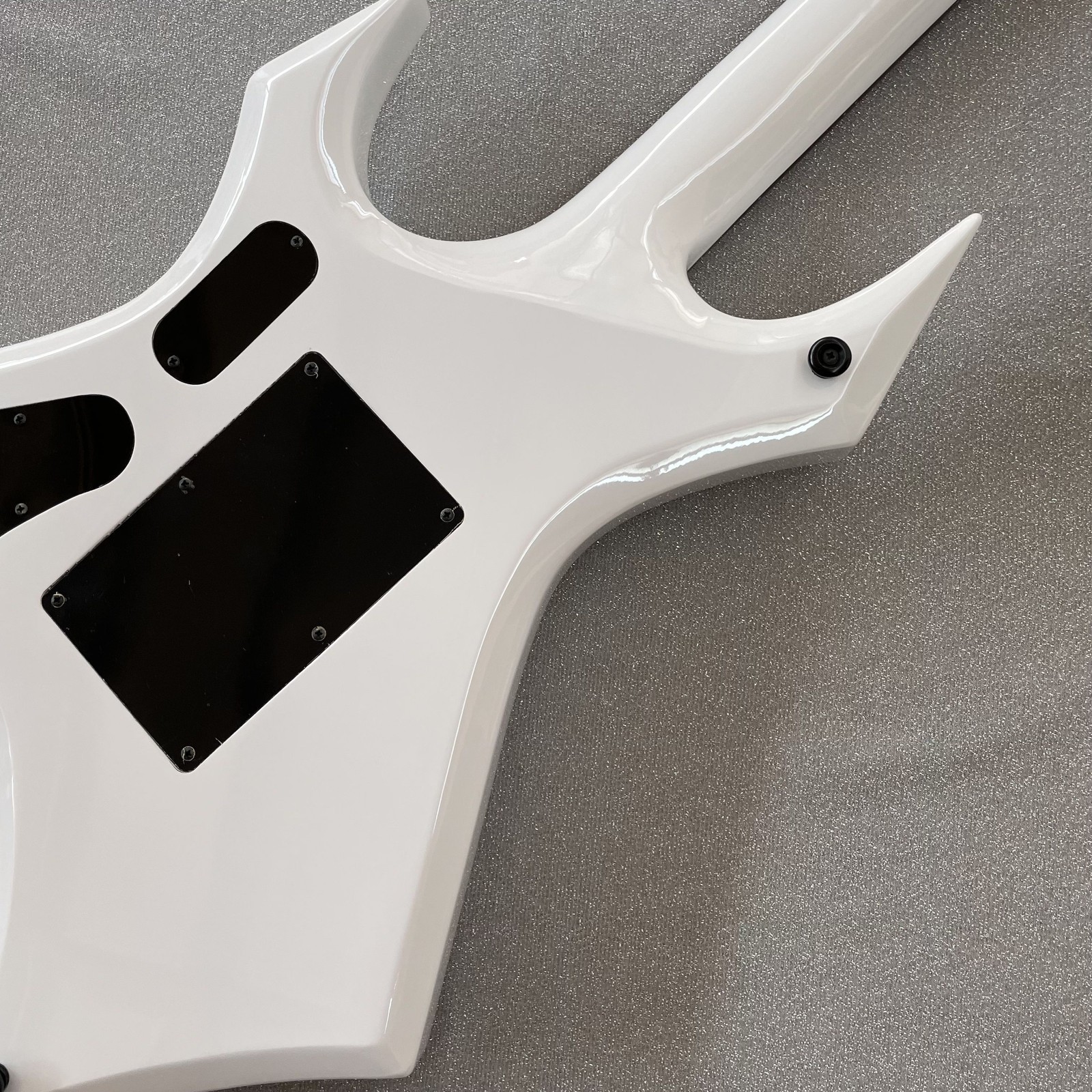 High Quality Solid Electric Guitar HH Pickups FR Bridge Black Hardware