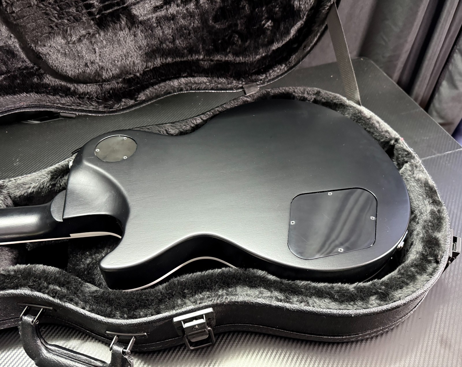 2026 Gibson Mark Morton Les Paul Modern Quilt – Translucent Ebony Burst Satin
