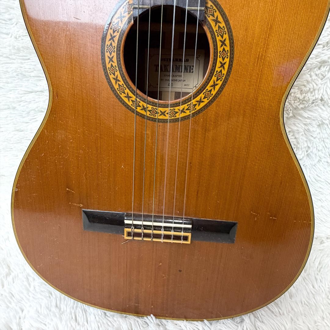 Takamine classical guitar No.40 with hard case made in 1982