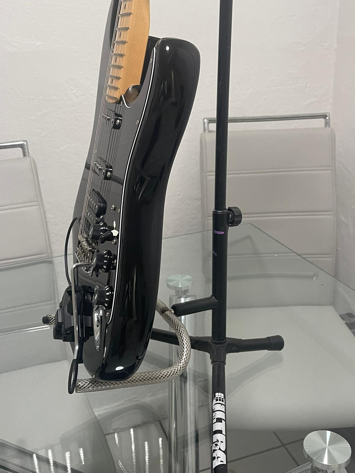 FENDER AMERICAN SPECIAL STRAT HSS AND 13 PIN ROLAND GK-3 PICKUP WITH CASE