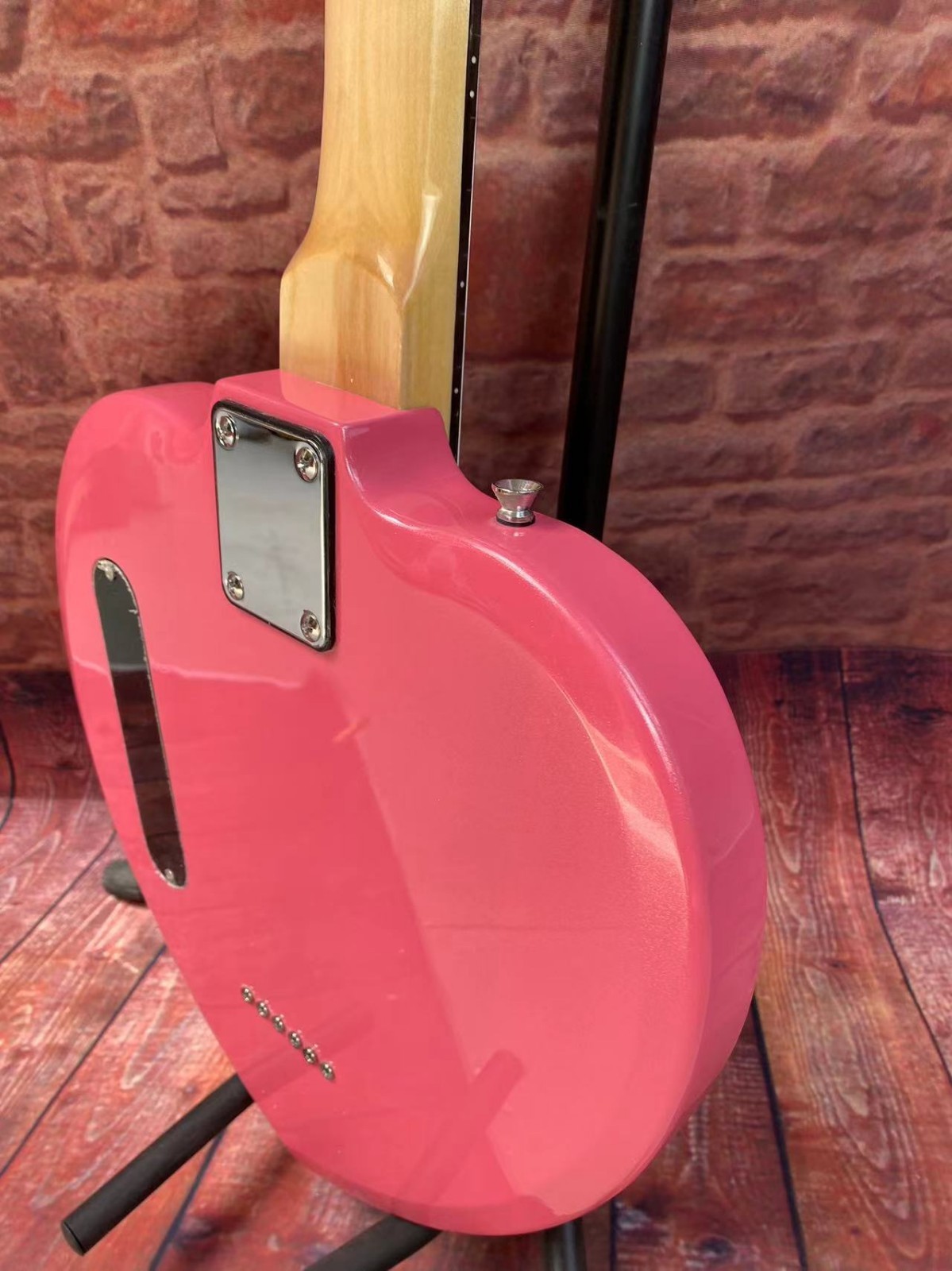 Adorable Hot Pink Love Heart Electric Guitar 6-String Pearl Heart Pickguard