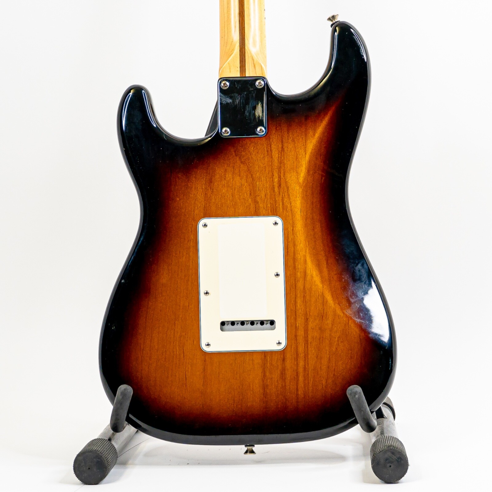 ’09 Fender Stratocaster Std. 2-Tone Sunburst w/ Maple Fretboard, Fender Gigbag
