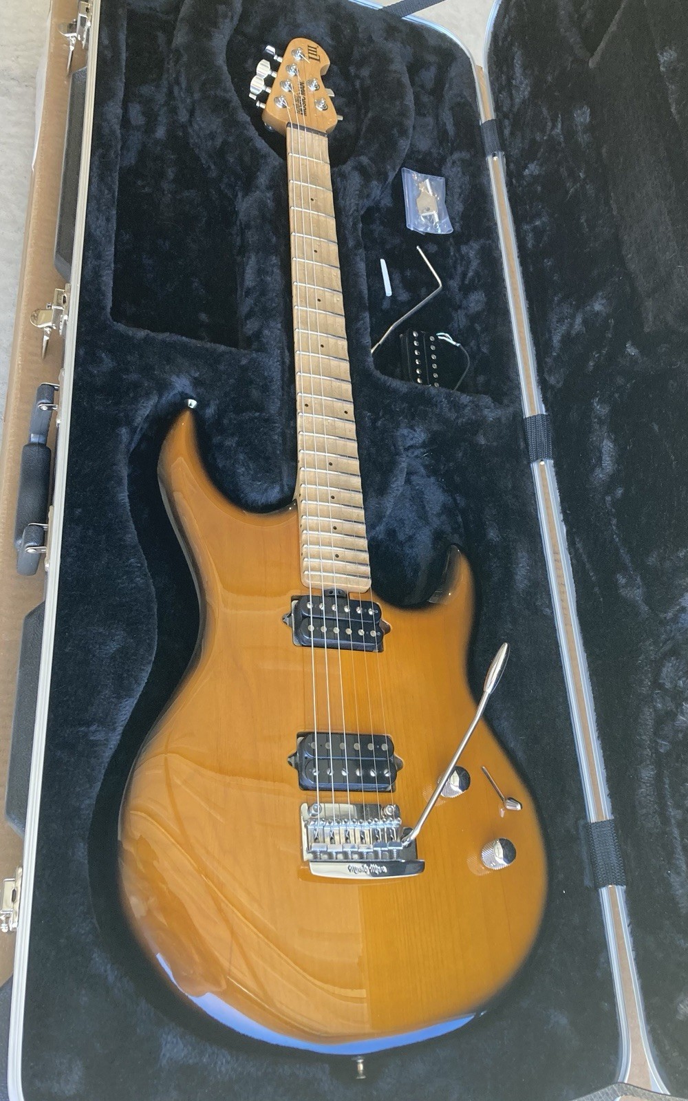 Ernie Ball Music Man Luke 3 HH Stainless Frets Bare Knuckles Xcellent Condish 🤩