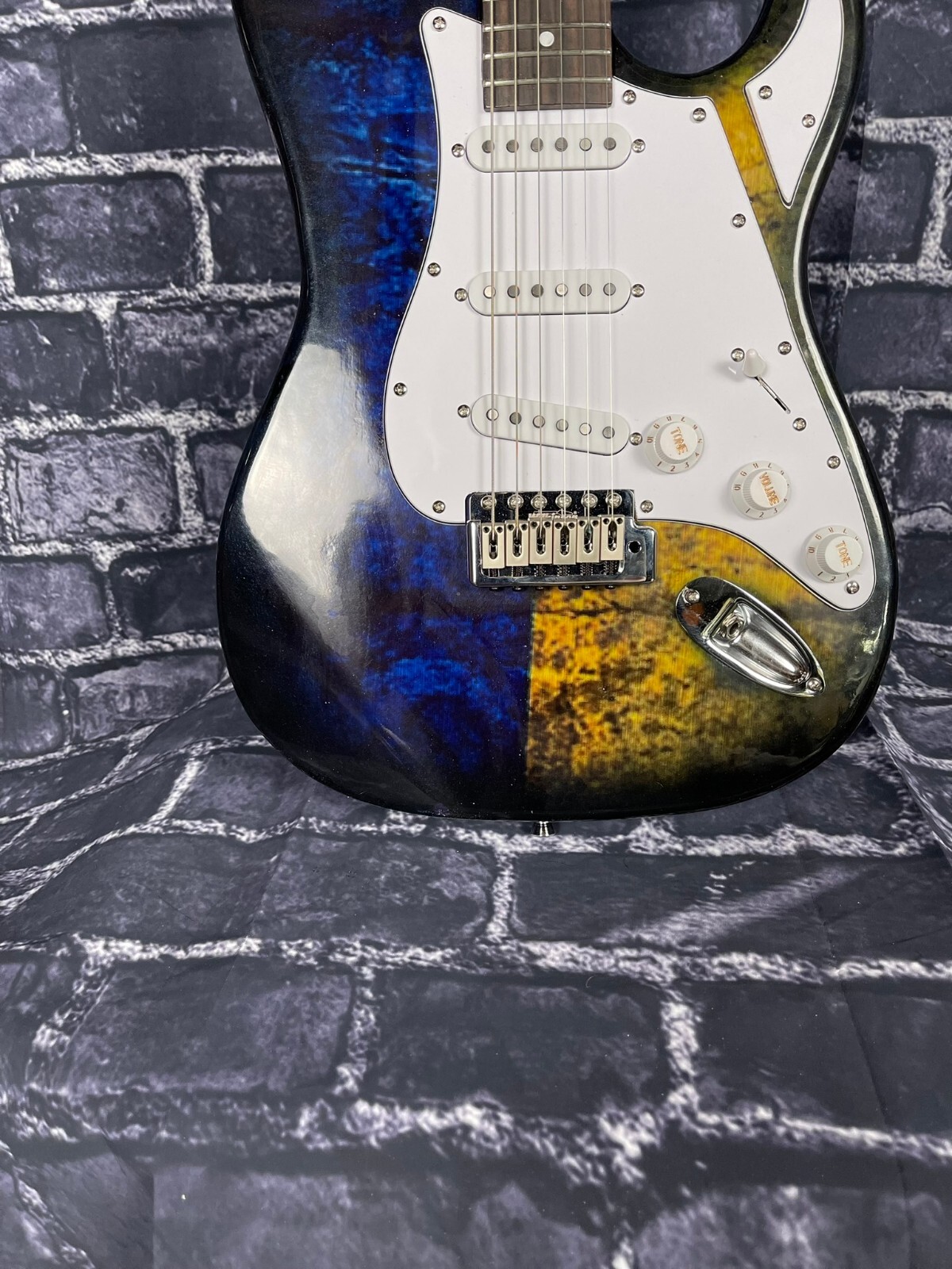 Dunaway Guitars: 2022 Ukraine Inspired – (Made in the USA)