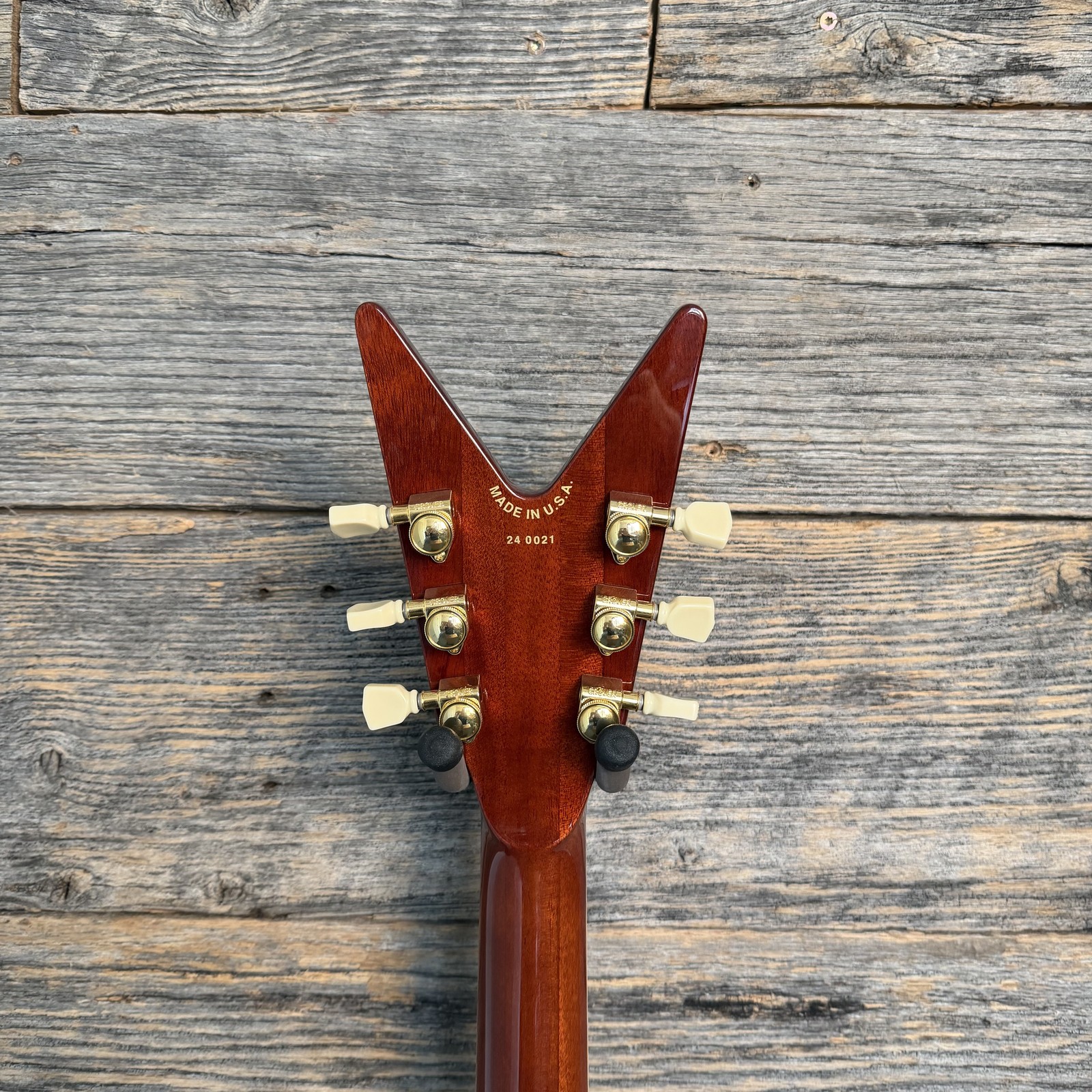Dean USA Vengeance Pickguard Mahogany – Gloss Natural
