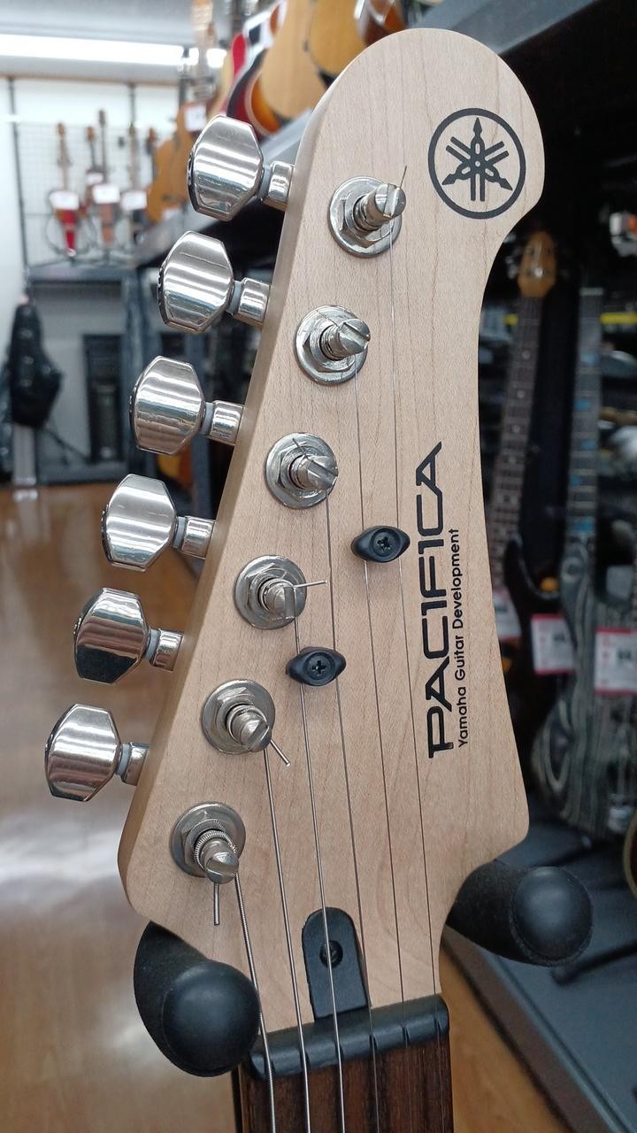 YAMAHA PAC612VIIX PACIFICA Electric Guitar-01