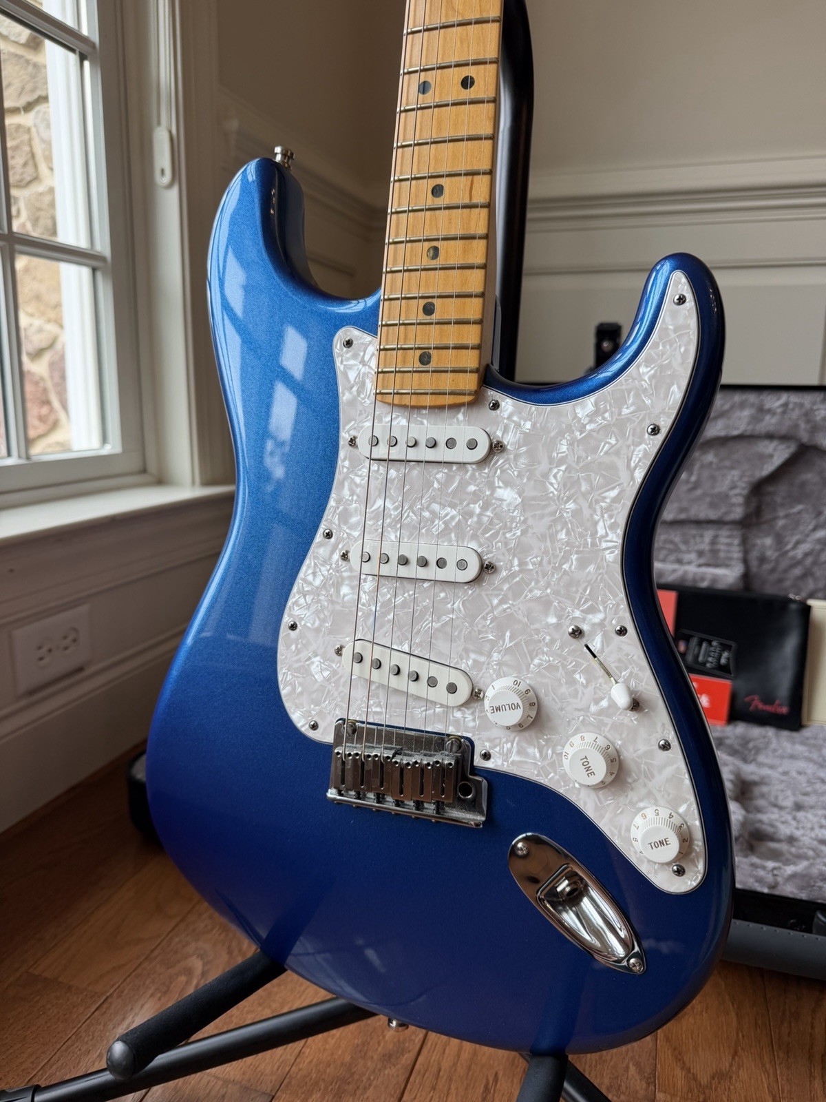 2022 Fender American Ultra Stratocaster Maple Fretboard – Cobra Blue