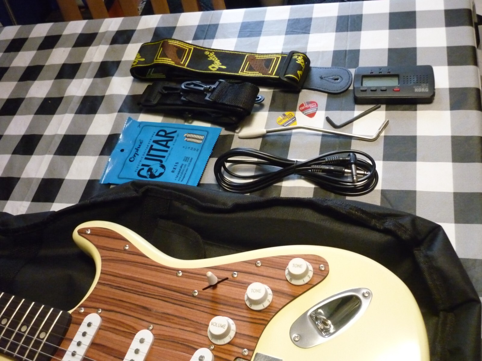 Cozart Blonde S-Type RH Stratocaster Electric Guitar + Gigbag + Case Candy !