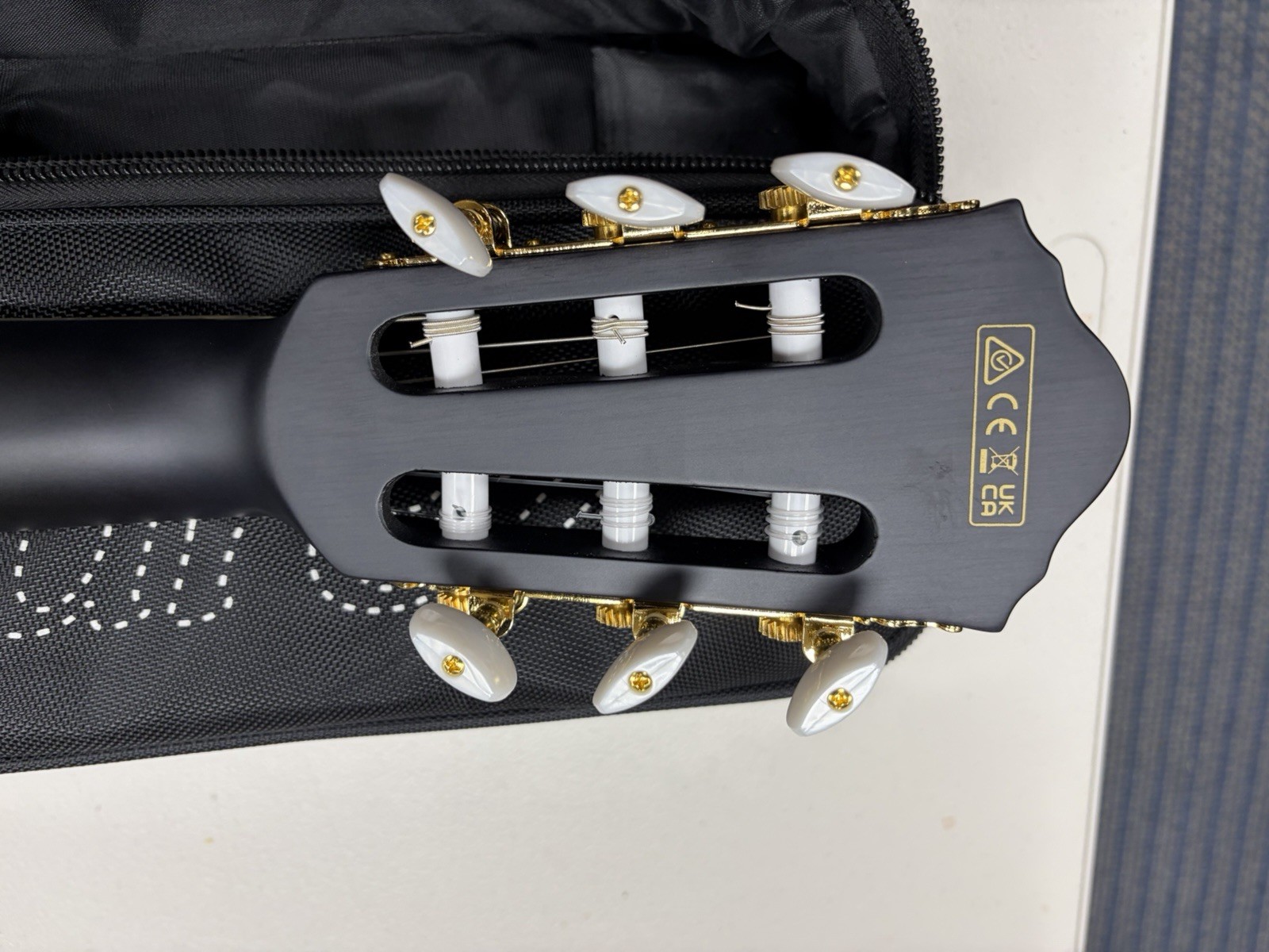 Ibanez TOD10N Tim Henson Signature Left-handed Nylon Acoustic-electric Guitar –