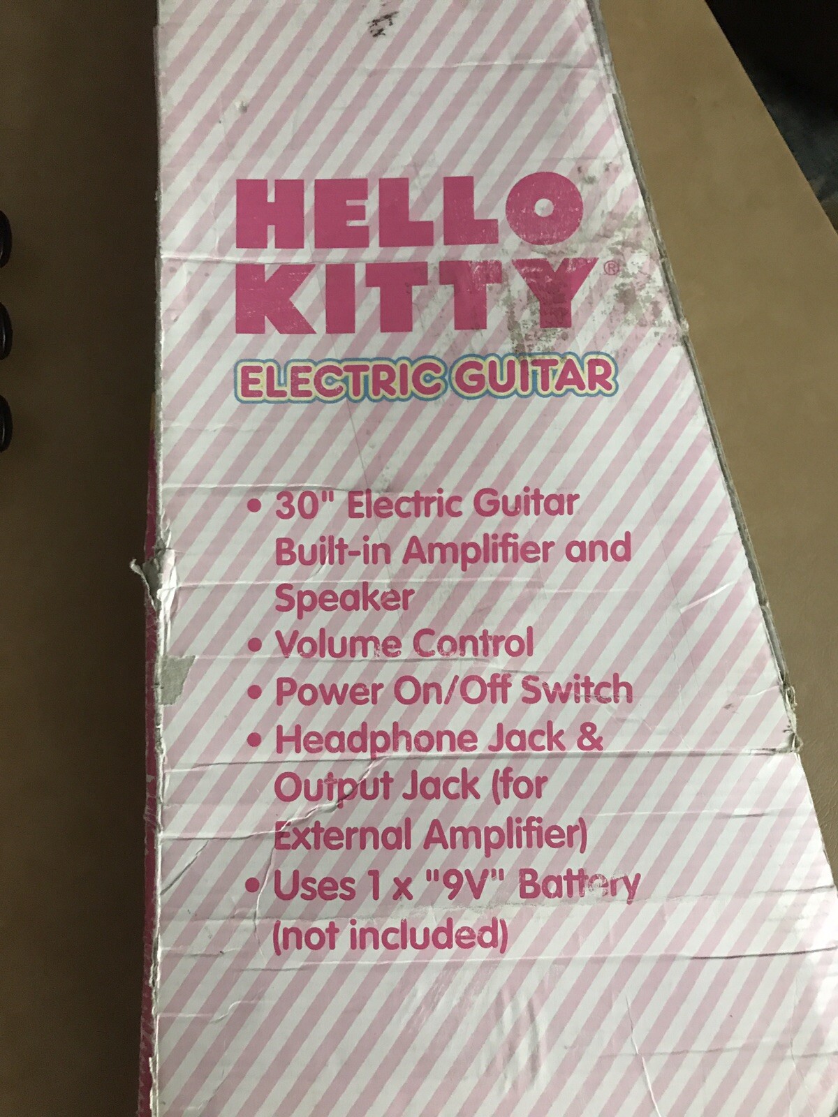 2010 HELLO KITTY Sanrio mini 30” Electric Guitar Built In Amp Speaker Jack Box