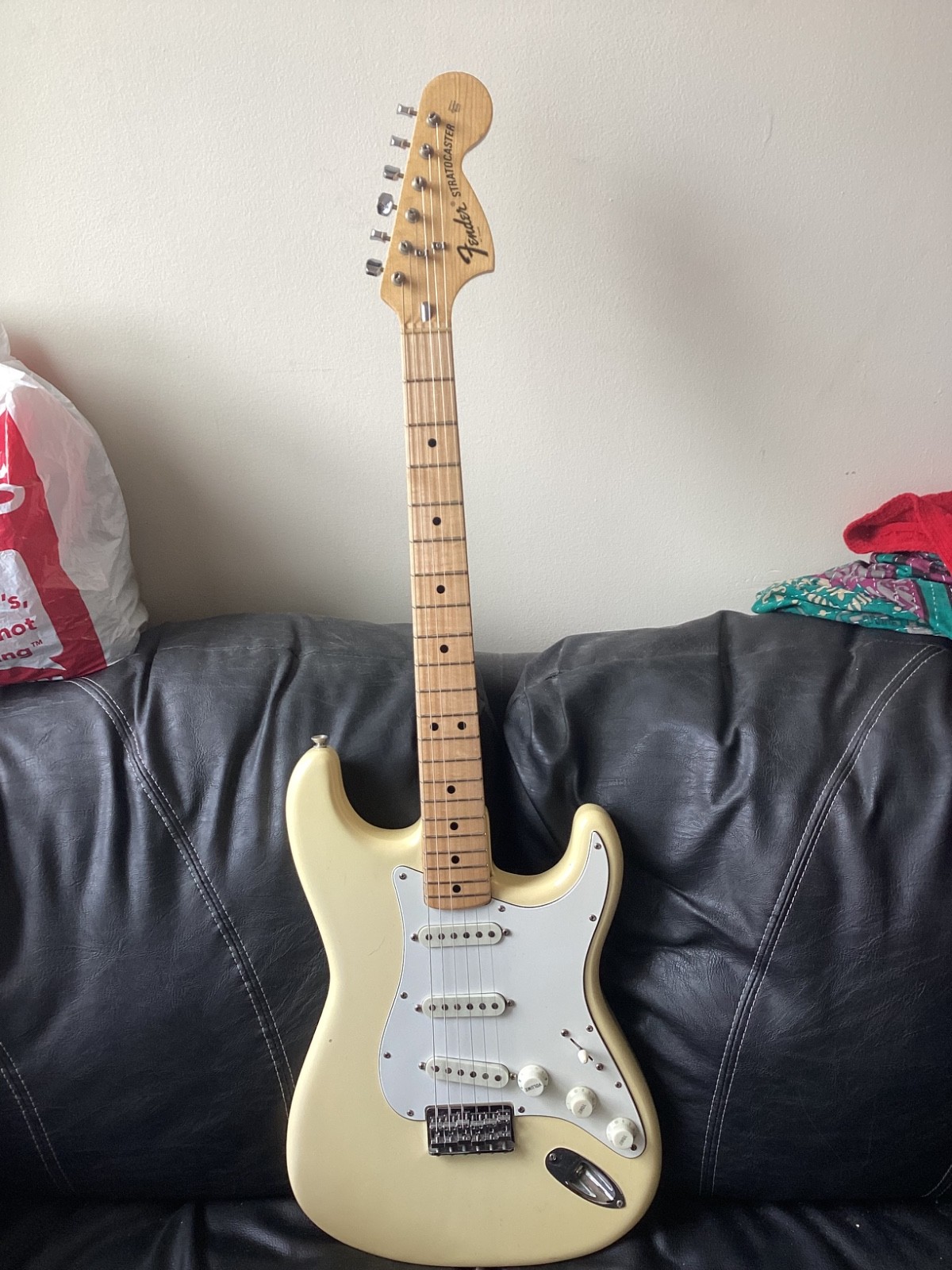 FENDER STRATOCASTER 1974-75 WHITE SUPER CLEAN ALL ORIGINAL EXAMPLE