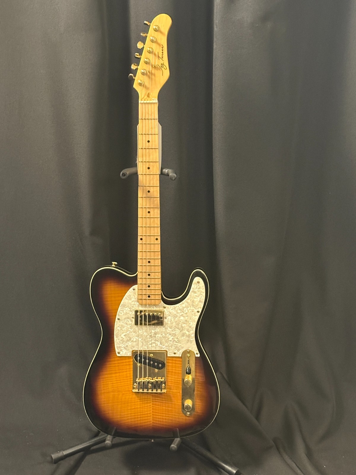 Jay Turser JT-LT Custom Deluxe Electric Guitar, Sunburst with Fender hard case
