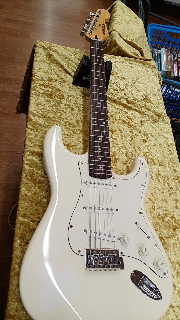 BUSKER’S Stratocaster-type Electric Guitar-01