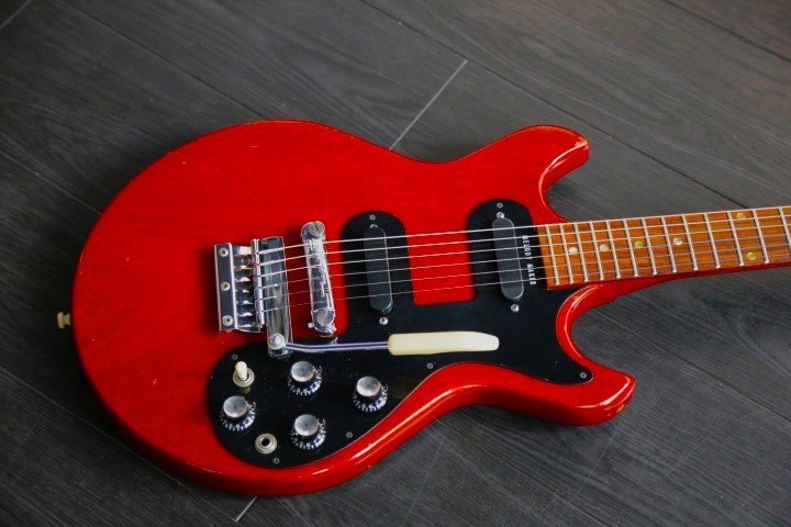 Gibson Melody Maker Red with hard case original tremolo arm 1965 Electric Guitar