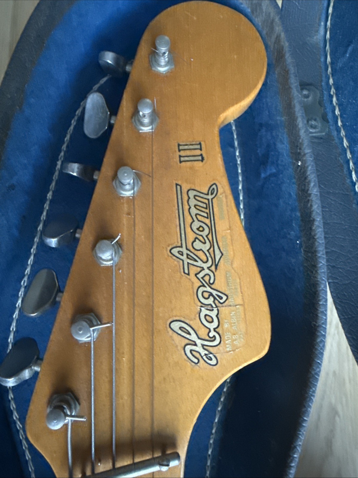 1965 Hagstrom II Electric Guitar w/original Case. Not Tested Vintage /Sweden