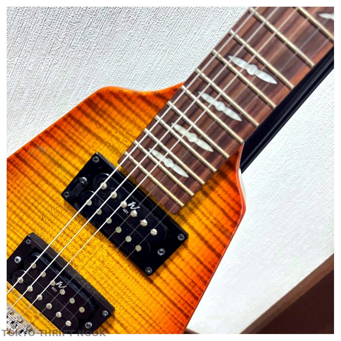 [Good] Lyon by Washburn V-Style Electric Guitar Flame Sunburst w/ Soft Case Set