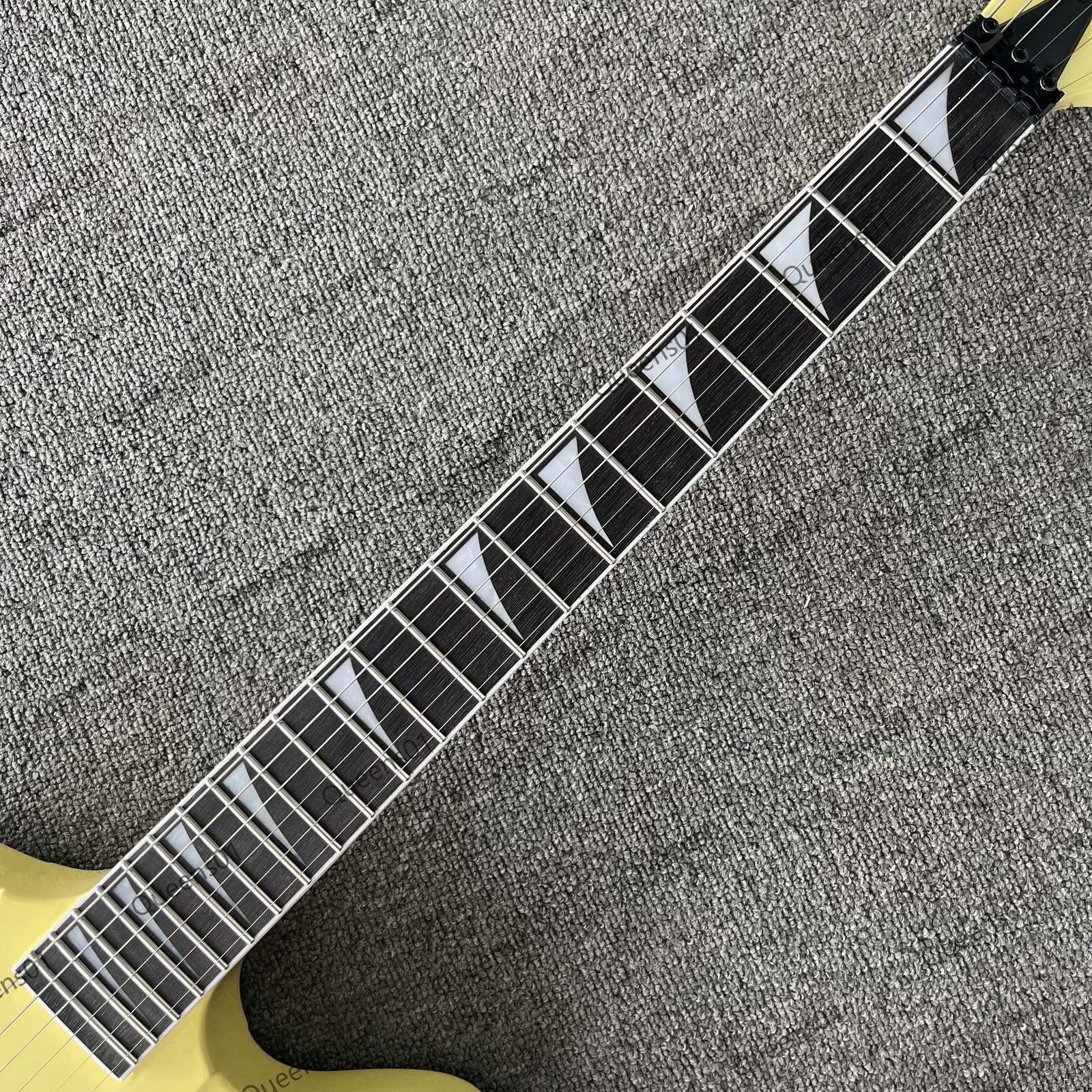 Factory 648mm Scale Electric Guitar Mahogany Body FR Bridge Cream Yellow