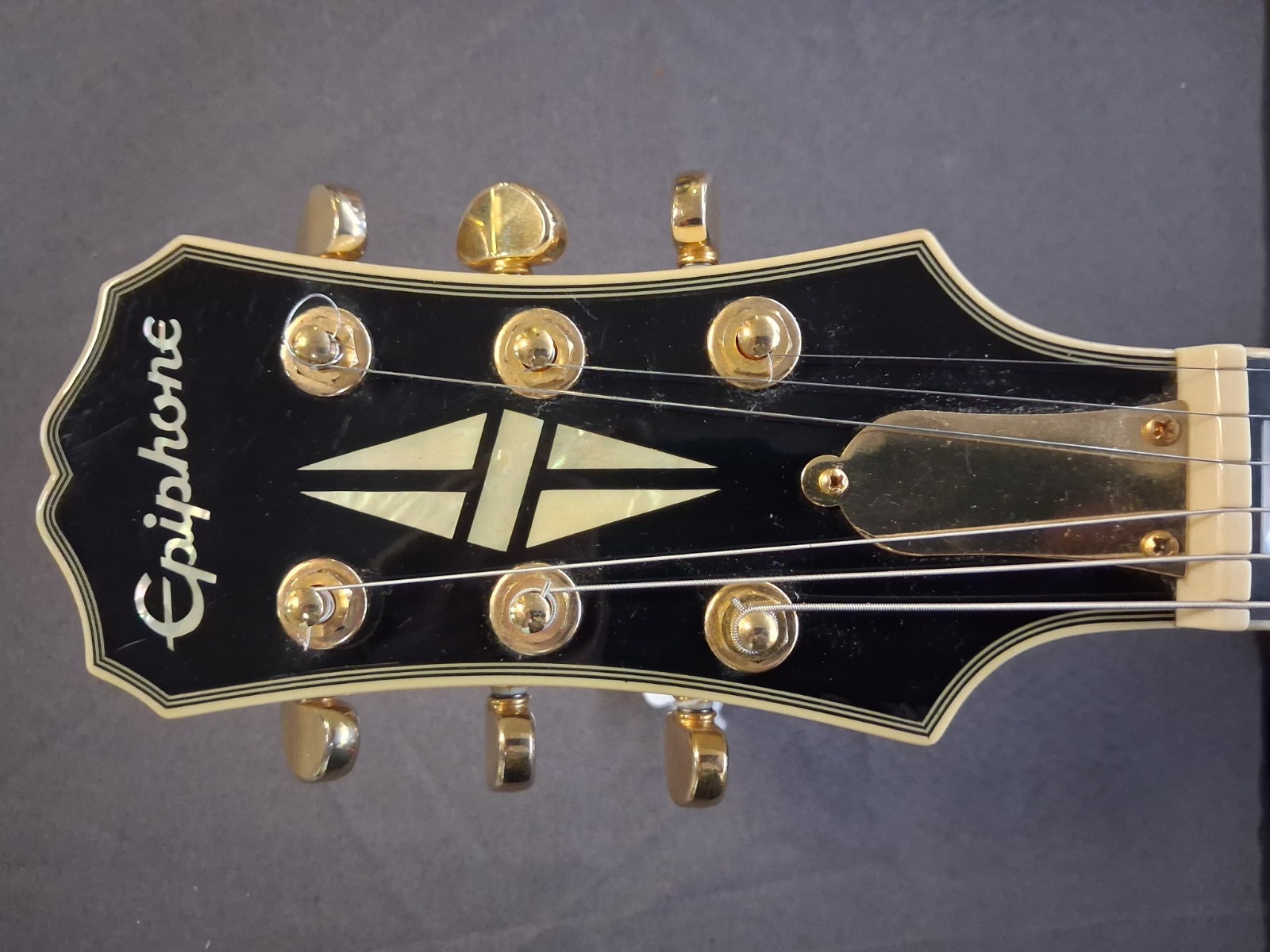 Epiphone Les Paul Custom Pro 2011 Alpine White *** FREE SHIPPING ***