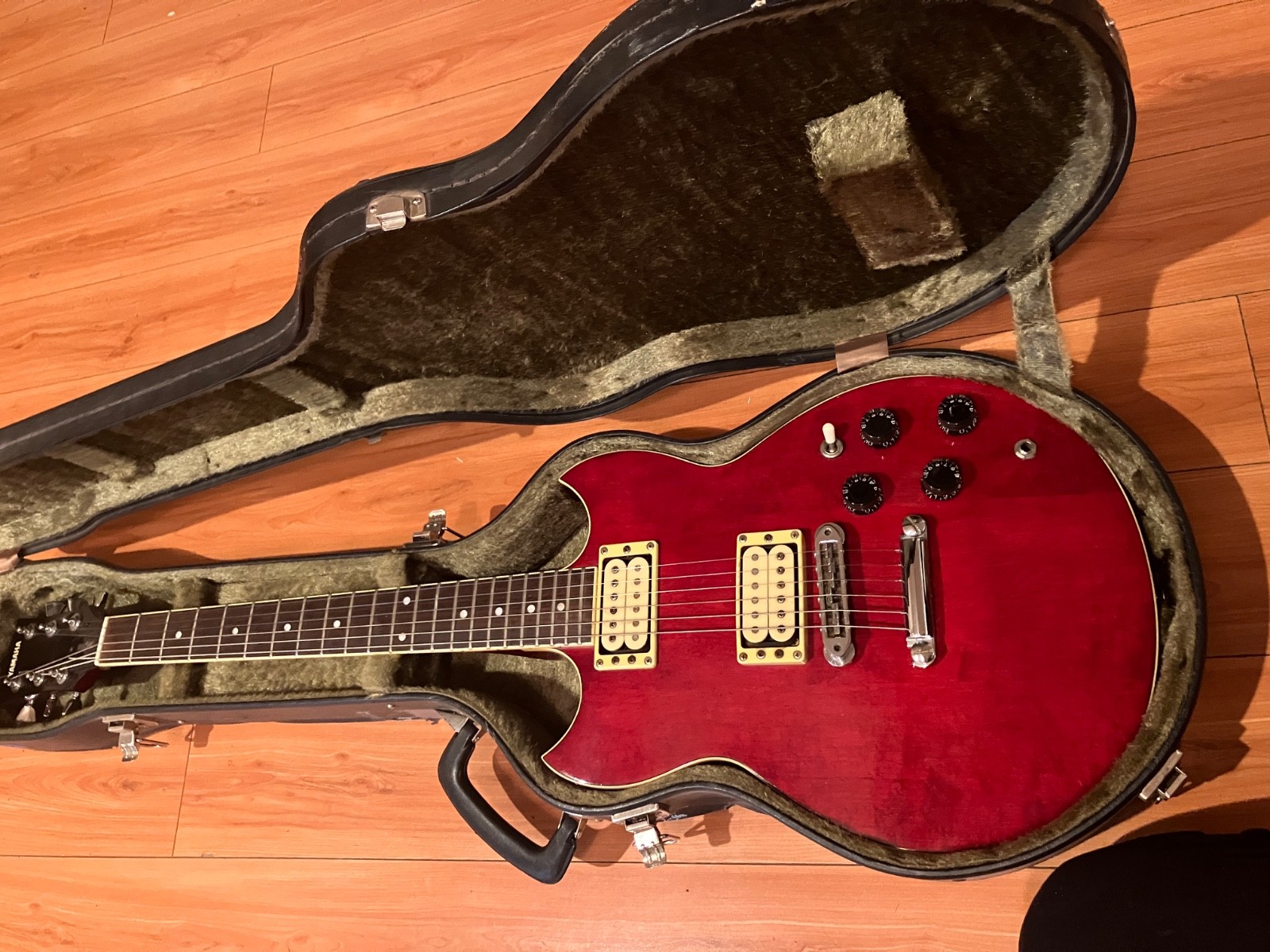1980’s Yamaha SBG500 Model Electric Guitar With Case – Made in Japan – Red