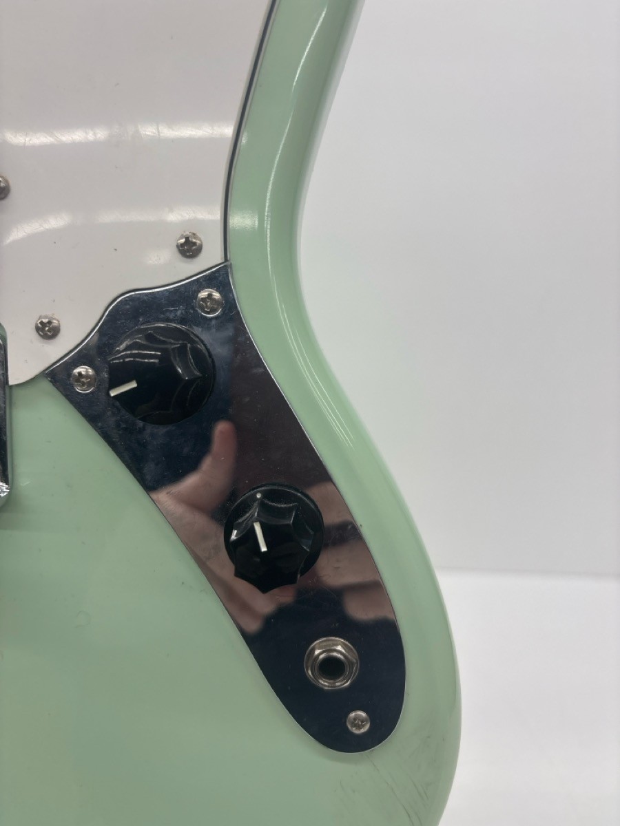PRE-OWNED FENDER SQUIER MUSTANG WITH HARD CASE (P23017351)
